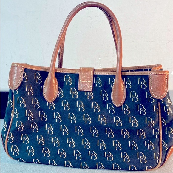 Dooney and Bourke Monogram Hand/Crossbody Bag w/ Wristlet-2 pieces EUC - Picture 12 of 14